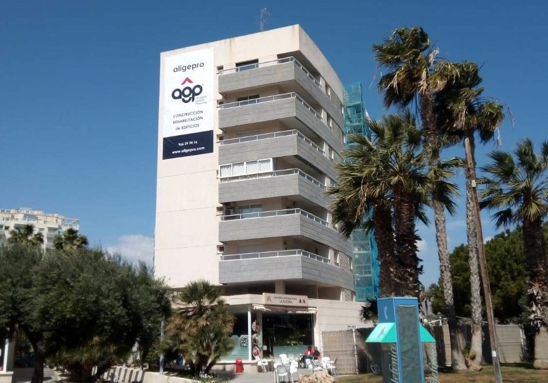 C.P. Residencial Jardín del Mar, El Campello; Reparación del cerramiento de fachada, tabiquería y antepechos de cubierta