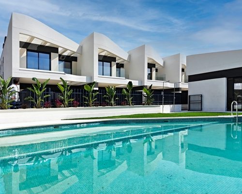 AZUR, piscina, obra terminada