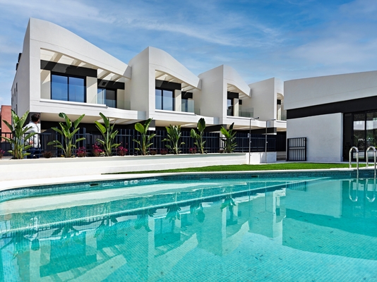 AZUR, piscina, obra terminada